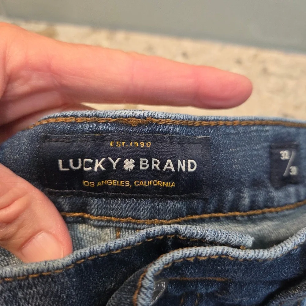 Lucky Brand 221 Straight Denim Shorts Dark Wash Frayed Hem Clover Pockets 32/30